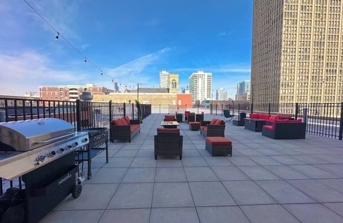 Near South Side Apartment | McCormick Place Designer Studio with optional parking for up to 4 guests