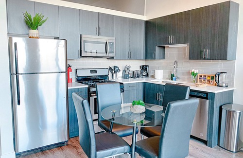 Near South Side Apartment | McCormick Place modern 2b/2b with optional Parking and Gym for up to 8 guests