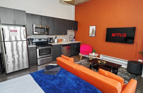 Near South Side Apartment | McCormick Place Studio with optional parking and Gym for up to 4 guests