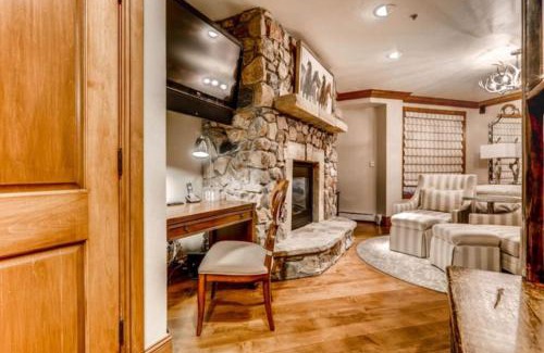 Highlands Townhomes Apartment | McCoy Peak 201 by East West Hospitality
