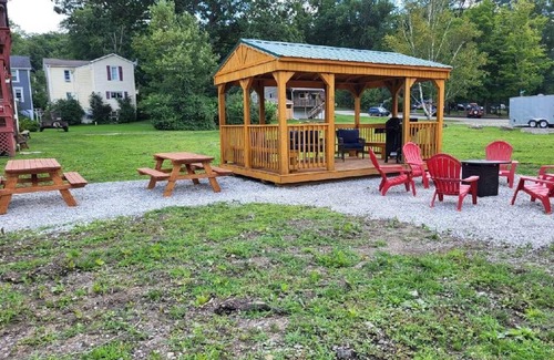 Ohiopyle House | McCune Room | 2BR,1BA, Cabinesque Hotel in Ohiopyle