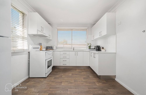Orange Cottage | "McLachlan Cottage" in trendy Central East Orange