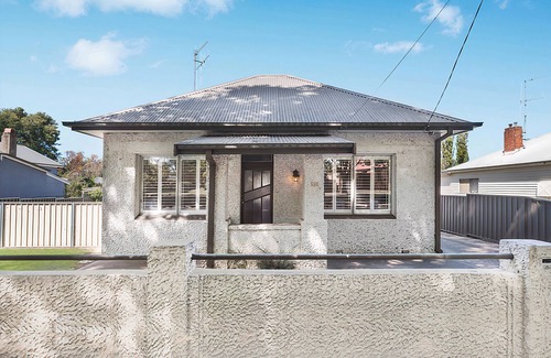 Orange Cottage | "McLachlan Cottage" in trendy Central East Orange
