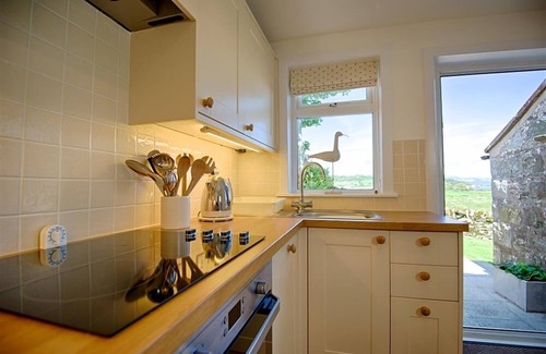 Castle Douglas Cottage | Meadow Cottage - a cottage that sleeps 4 guests in 2 bedrooms