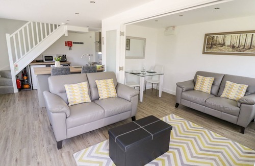 Childswickham Cottage | MEADOW COTTAGE, pet friendly, luxury holiday cottage in Broadway