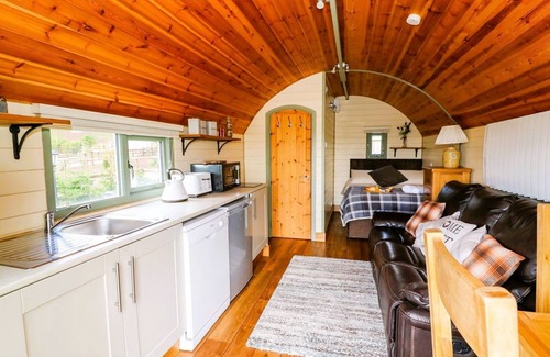 Rhayader Cottage | Meadow View - Glamping pod sleeping 2 guests, Pet Friendly