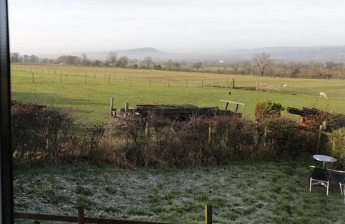 Fence Cottage | MEADOWBANK, with a garden in Downham