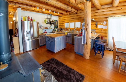 Pioneer Cabin | MeadowOut Luxury near the HideOut