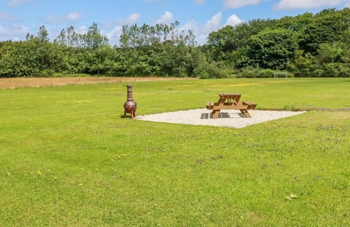 Truro Cottage | MEADOWS EDGE, romantic, with a garden in Goonhavern