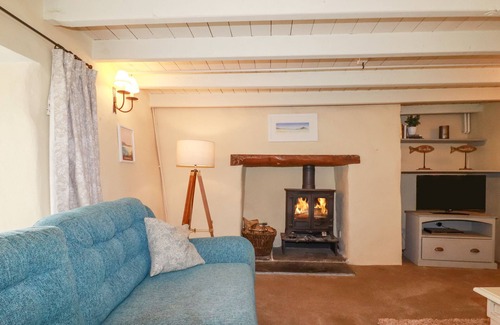 Burlawn House | MEADOWSIDE COTTAGE, pet friendly, with open fire in Wadebridge