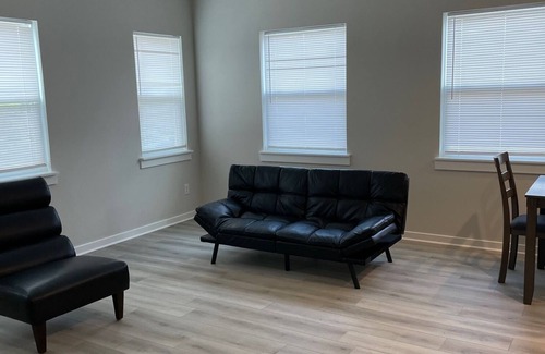 Southeast Houston House | Medical Center South 2Bdr 2 Bth 2 Car garage w/1 bdrm on 1st floor