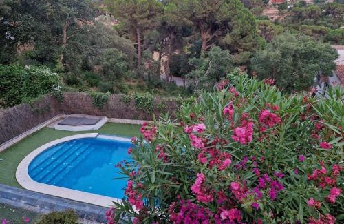 Vidreres House | Mediterranean Peaceful Getaway