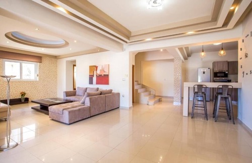 Rhodes Town Villa | MeFoMi Villa