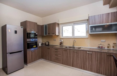 Rhodes Town Villa | MeFoMi Villa