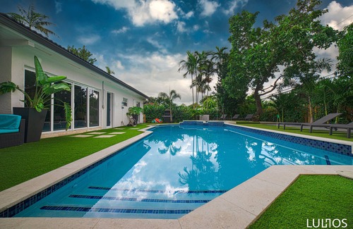 Palmetto Estates House | Mega home with Jacuzzi & heated pool GameRoom 10BR in Miami