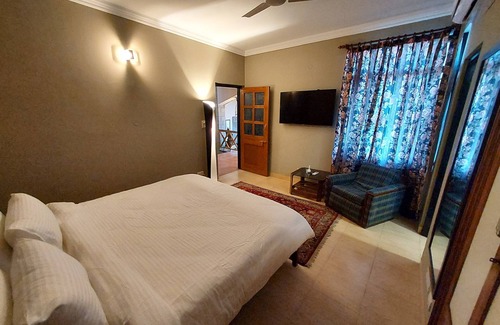 Kasauli Villa | Mehar Villa 3BHK with Private Cook, Garden, Views