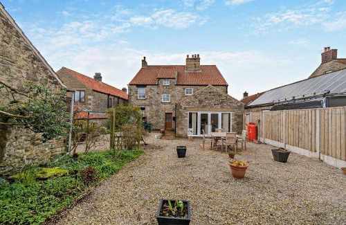 Newton-on-Rawcliffe House | Mel House