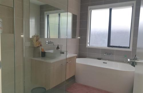 Bahrs Scrub House | Melaleuca Homestay