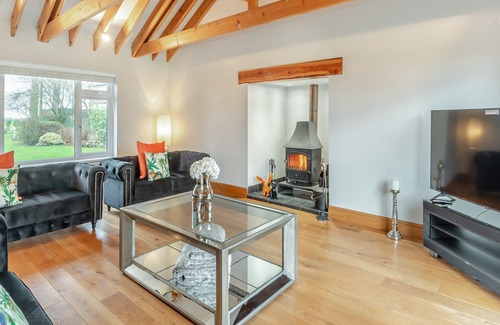 Saleby Cottage | Melbury is a superb, house, newly renovated in 2023, with a hot tub and large garden.
