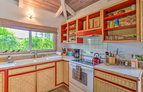 Wailua Cottage | 'melemele' Kapa'a Cottage: 1 Block to Beach!