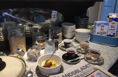 Storlinge Bed & Breakfast | Mellangården i Äpplerum