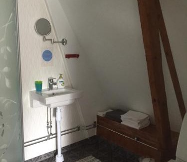 Storlinge Bed & Breakfast | Mellangården i Äpplerum
