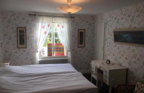 Storlinge Bed & Breakfast | Mellangården i Äpplerum
