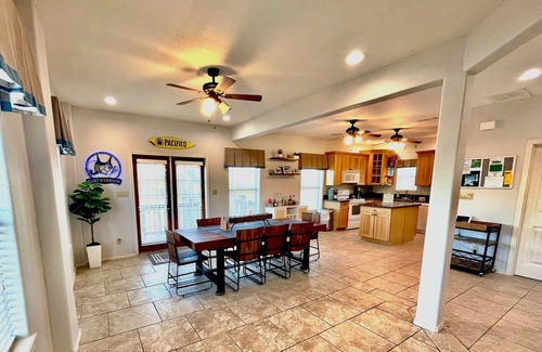 Port O Connor House | MELLOW YELLOW in Dolphin Point POC