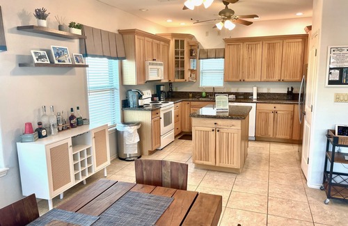 Port O Connor House | MELLOW YELLOW in Dolphin Point POC