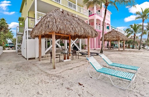 Mid Island House | Mellow Yellow - Ocean Front Gorgeous, Classy Private Beach House