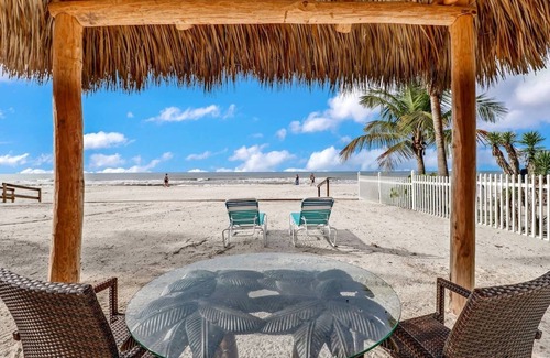 Mid Island House | Mellow Yellow - Ocean Front Gorgeous, Classy Private Beach House
