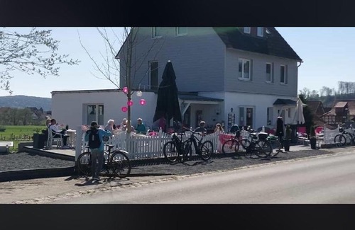 Kreiensen Apartment | Mellys Café & Store