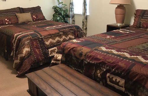 Grapeland Cabin | Melody's Bed and "Catch Your Breakfast!"