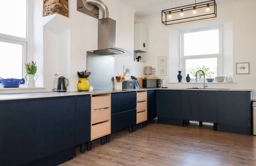 Maenporth House | MELVILL HOUSE, pet friendly, character holiday cottage in Falmouth