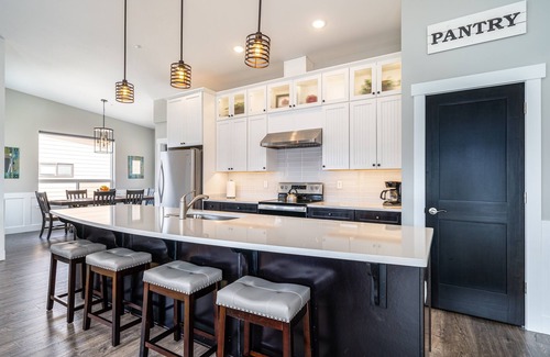 Manson Condo | Memorable Lake and Mountain Views Luxury Penthouse