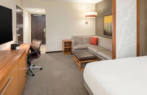 Greenville Downtown Hotel | Memorable Stay Near at Greenville! 2 Queen Rooms w/Swimming Pool and Dining!