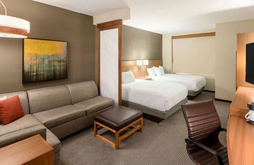 Greenville Downtown Hotel | Memorable Stay Near at Greenville! 2 Queen Rooms w/Swimming Pool and Dining!