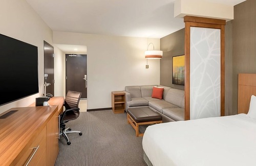 Greenville Downtown Hotel | Memorable Stay Near at Greenville! 2 Queen Rooms w/Swimming Pool and Dining!