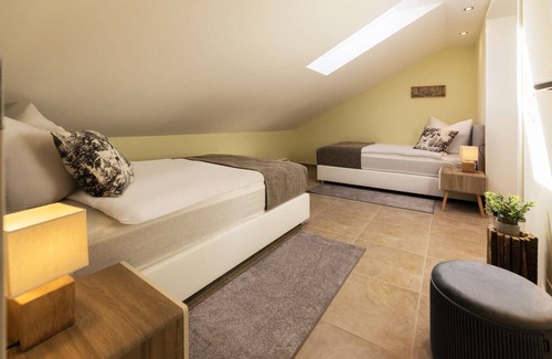Bischofsheim an der Rhon Hotel | Memory 06 - Holiday apartment (approx. 65 m²) in the attic for max. 6 persons