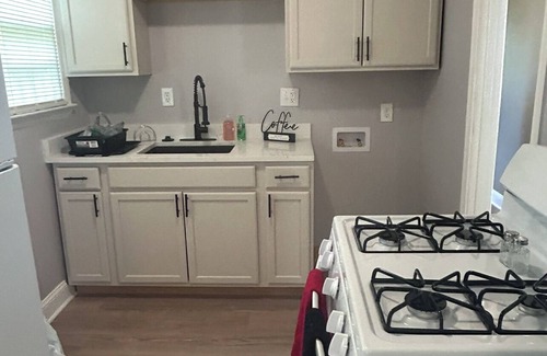 Memphis Apartment | Memphis Corporate Stay,Breakfast + Optional Transportation!