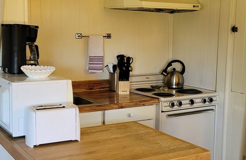 Mendocino Apartment | Mendocino Garden Studio #1, Full kitchenn