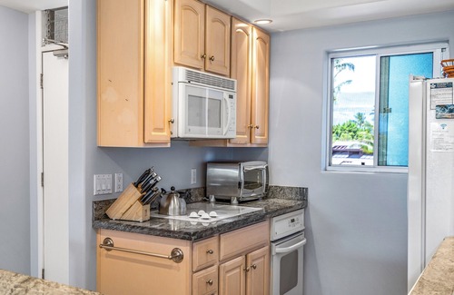 Kihei Condo | Menehune Shores #401 4th floor Ocean View, A/C throughout, Great Rates