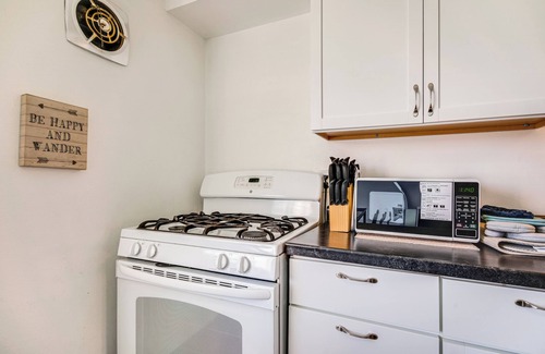 Menomonee Falls Condo | Menomonee Falls Condo 12 Mi to Lake Michigan!