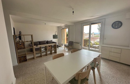 Gignac-la-Nerthe Apartment | Mer et calanques.