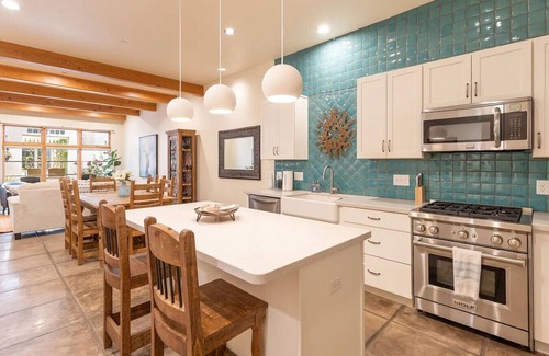 Menlo Park House | Mercado San Agustin/2 BR 2.5 BA/Garage/Patio