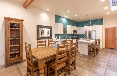Menlo Park House | Mercado San Agustin/2 BR 2.5 BA/Garage/Patio