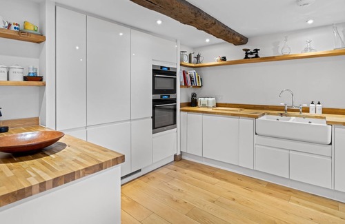 Winchcombe House | Mercia House - sleeps 8 guests in 4 bedrooms
