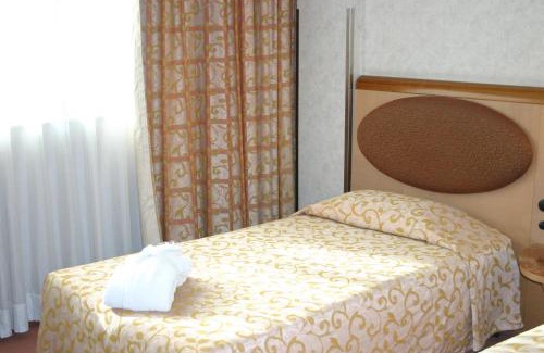 Zona XXVIII Tor de' Cenci Hotel | Mercure Roma West