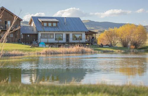 Livingston House | Meredith Ranch Chalet and Guest House