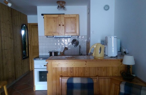 Meribel-Mottaret Apartment | MERIBEL-MOTTARET Ski-to-door apartment 1800m south-facing balcony mountain view